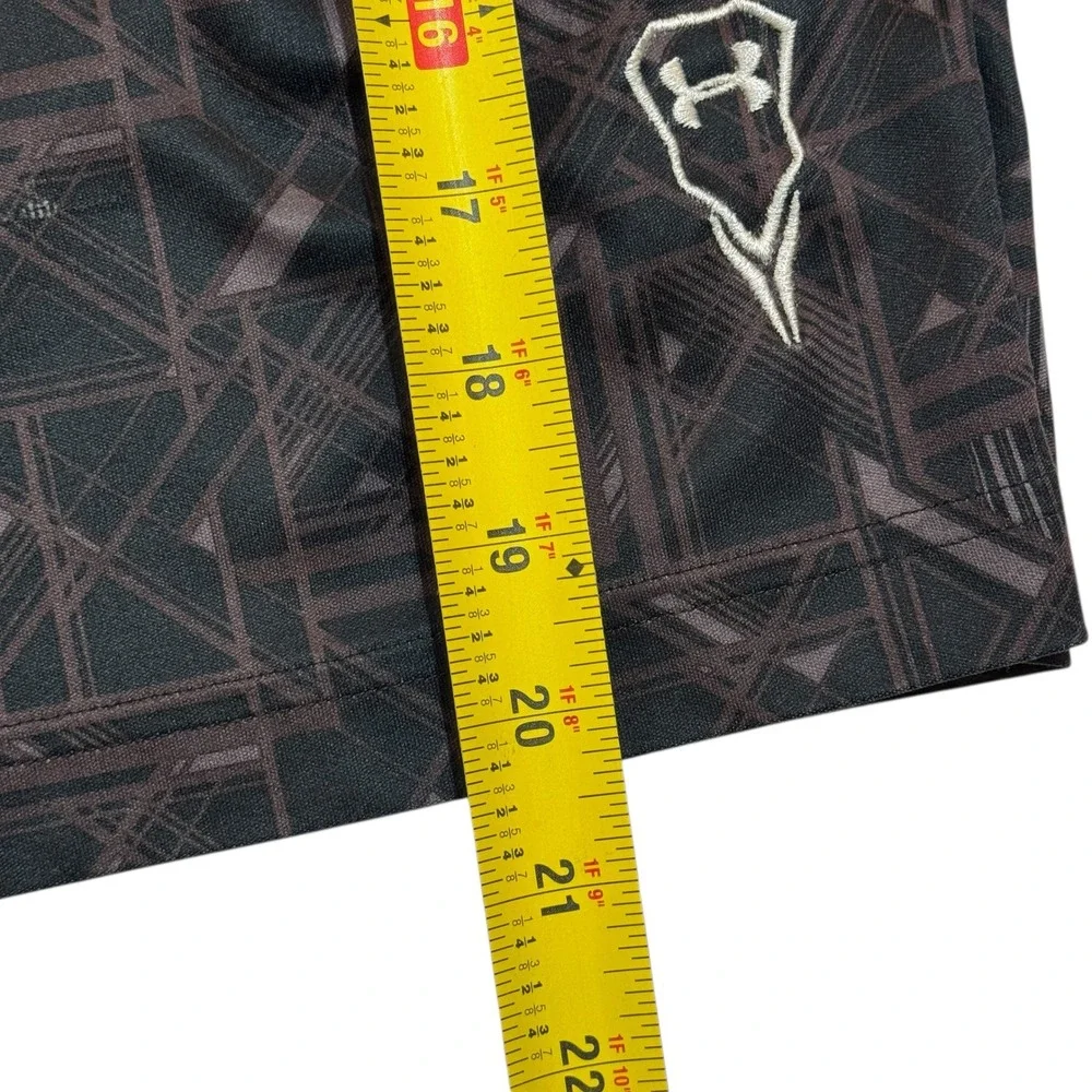 Under Armour Athletic Shorts Men's Large Black Geometric Print Loose Fit Retro